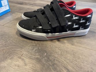 Women’s size 8.5 Osiris shoes