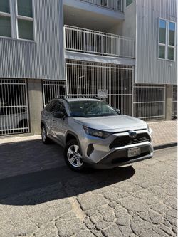 Toyota RAV4 LE