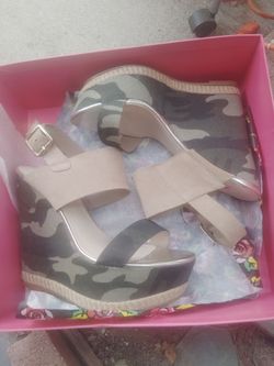 Women shoes size 8