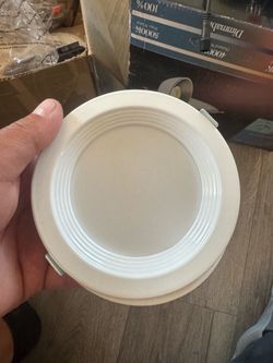 4” & 6” White LED Recessed Downlight / Dimmable Ceiling Light / Recessed Can Light / LED Retrofit Downlight / Smooth Trim Recessed Lighting / Energy S
