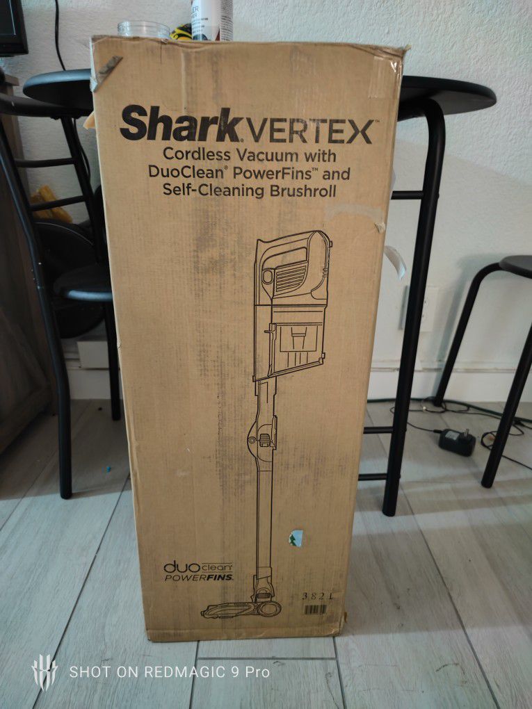 New Shark Vertex Cordless Duo Clean Self Cleaning Brushroll Vacuum 
