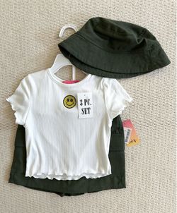Girls White Ribbed Smiley Face Top + Olive Cargo Skort + Bucket Hat Set Size 6