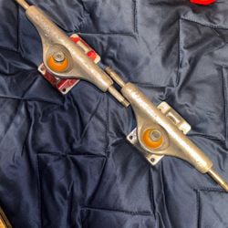 skateboard trucks