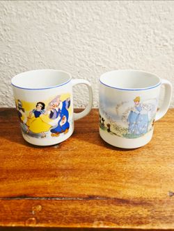2 Vintage DISNEYLAND/WALT DISNEY WORLD Snow White & Cinderella Design Mugs JAPAN Both $10