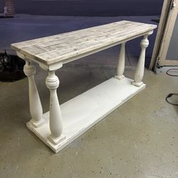 Beautiful Awesome Condition Sofa/ Entry Table 60x17x32