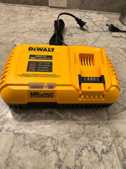 DEWALT 20 v fast charger 12 amp