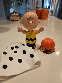 Peanuts Charlie Brown Halloween Figure with Ghost Sheet