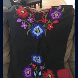 Vestido mexicano para niña entre 8y 12 Años nuevo con el cinto