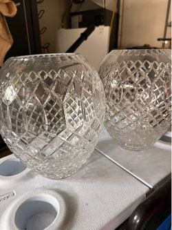 2 crystal vases