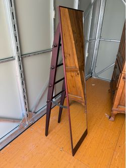 Standing mirror
