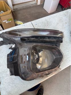 Chevy trailblazer Right Headlight Oem