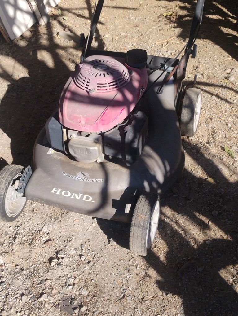 Vendo Cortadoras De Zacate De La Marca Honda Jalando Normal Si Te Interesan Las Doy Baratas