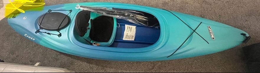 KAYAK CRUZE 100, 10 FT. Long.