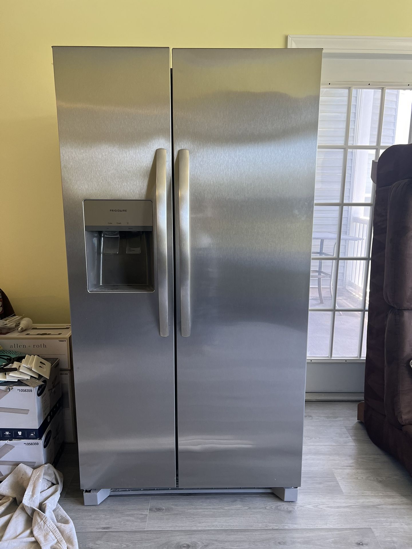Refrigerator 