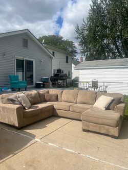 Large Tan Sectional Couch with Chaise – FREE DELIVERY