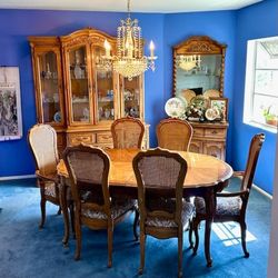 Vintage Gorgeous Dining Table with 6 Chairs $ 575 Obo!