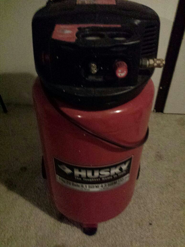 Husky 20 Gallon 155 psi Portable Air Compressor + Accessories
