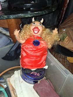 Singing fat lady
