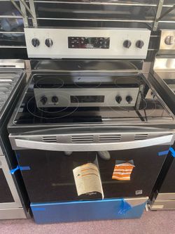 Whirlpool 30-in Glass Top 5 burners 5.3 cu ft     1 year warranty Frestanding Electric Range finger print Resistant stainless steel.