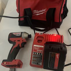 Milwaukee Hex Impact Driver Kit 