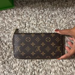 Brand New Louis Vuitton Zippy Wallet