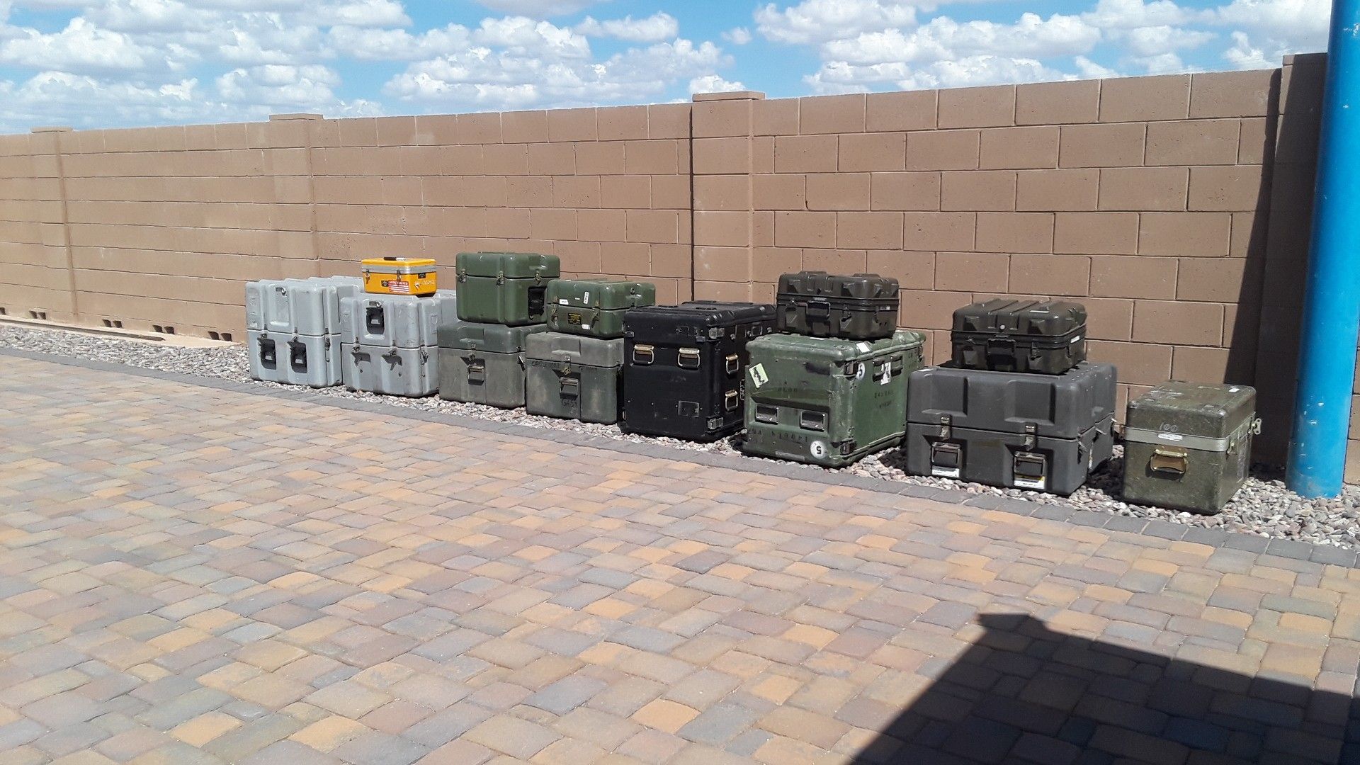 Hardigg, Pelican, Military shipping containers/crates