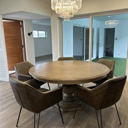 Dining Room Table And Chairs - Round 5 Ft Circumference 