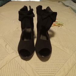 Black Bow Heels Size 9