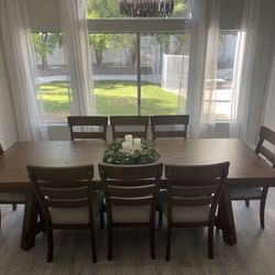 Beautiful Dining Table 8 Chairs & Extension