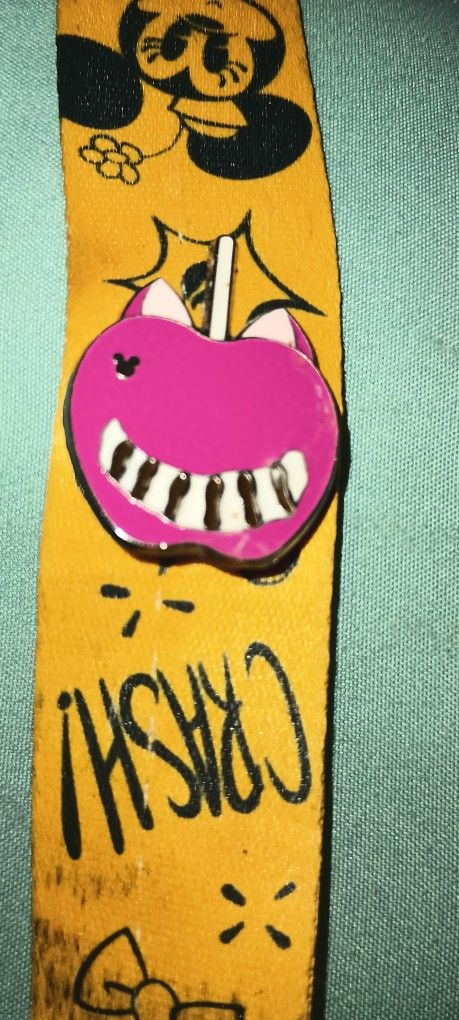 Disney Pin Hidden Mickey Character Candy Apples - Cheshire Cat 109298