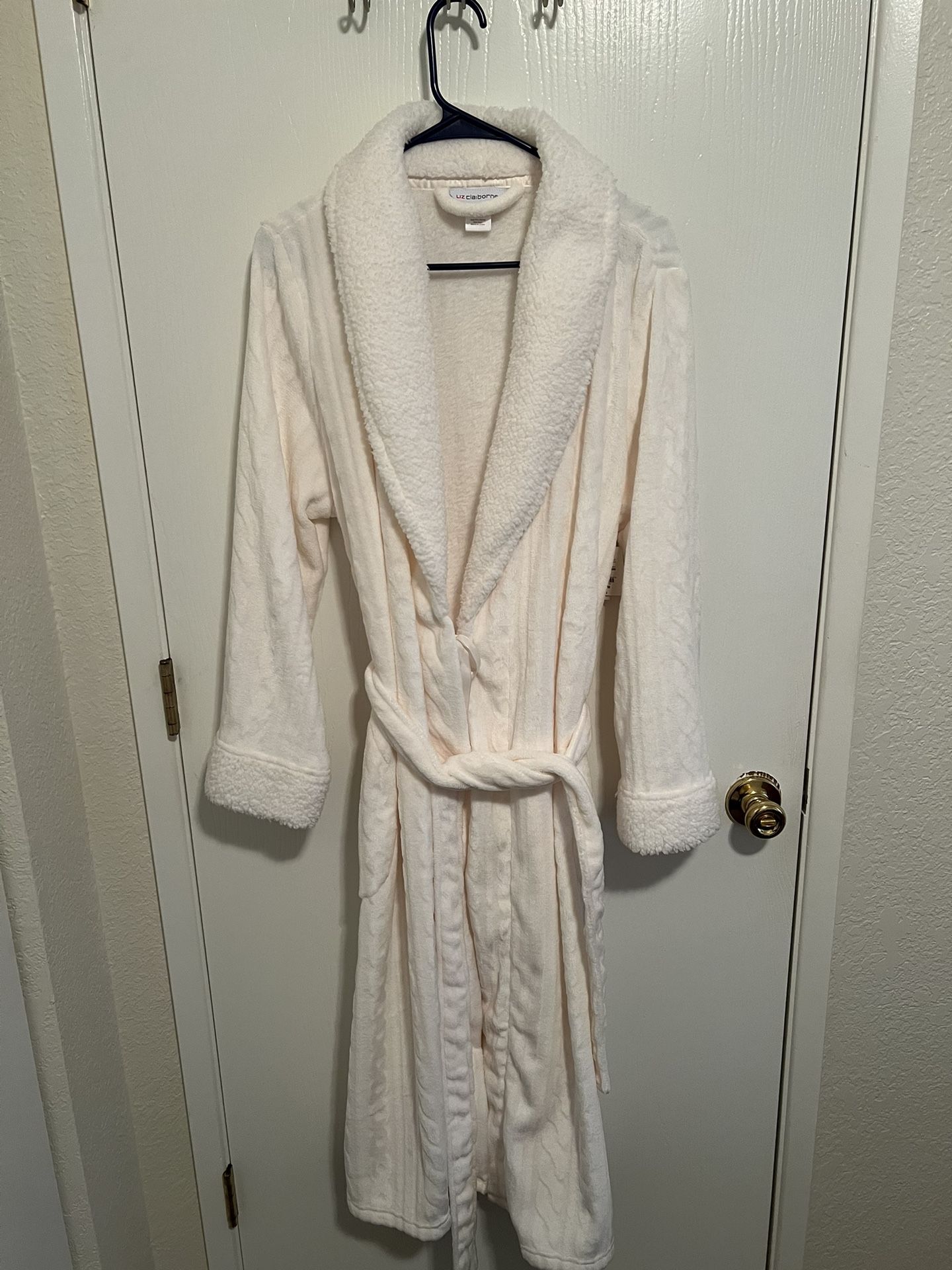Brand New Women’s Robe Size Medium