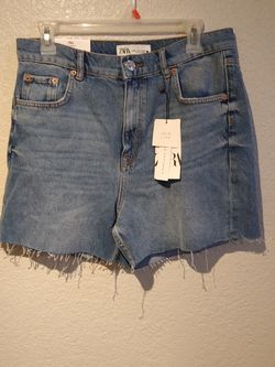 NEW~WOMEN'S SIZE 6 ZARA SHORTS!