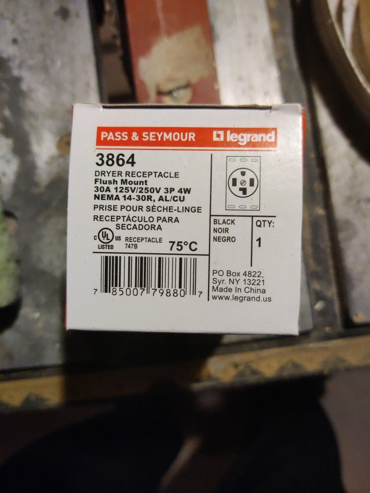 LeGrand Dryer Receptacle 125 V / 250 V 30A