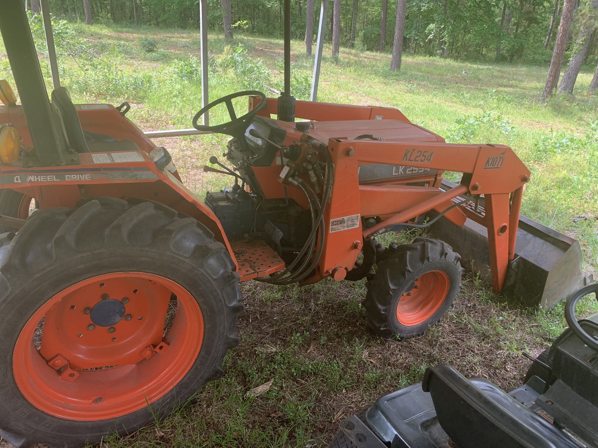 Kioti LK2554 tractor with loader