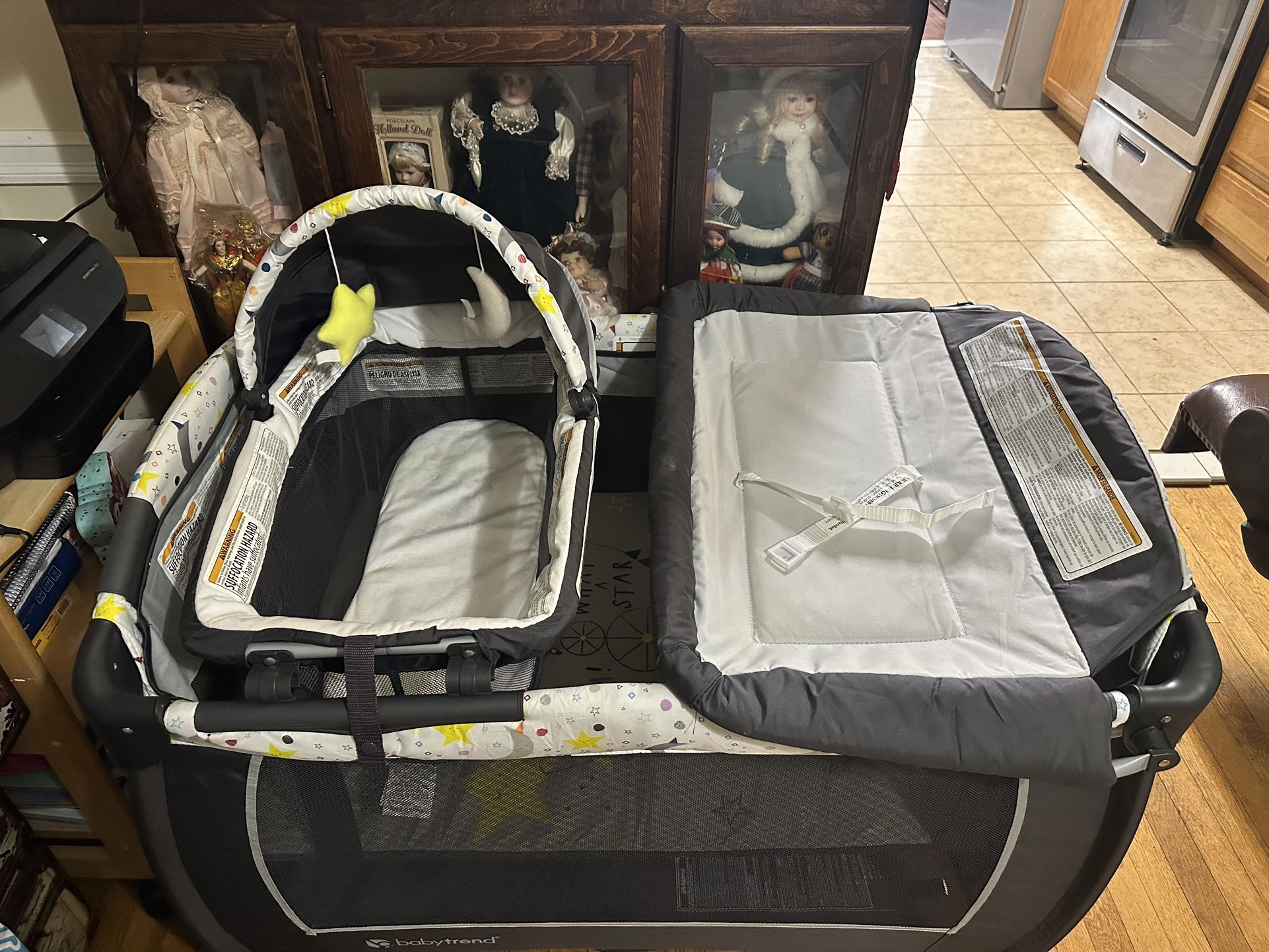 Portable crib/Play Yard nursery