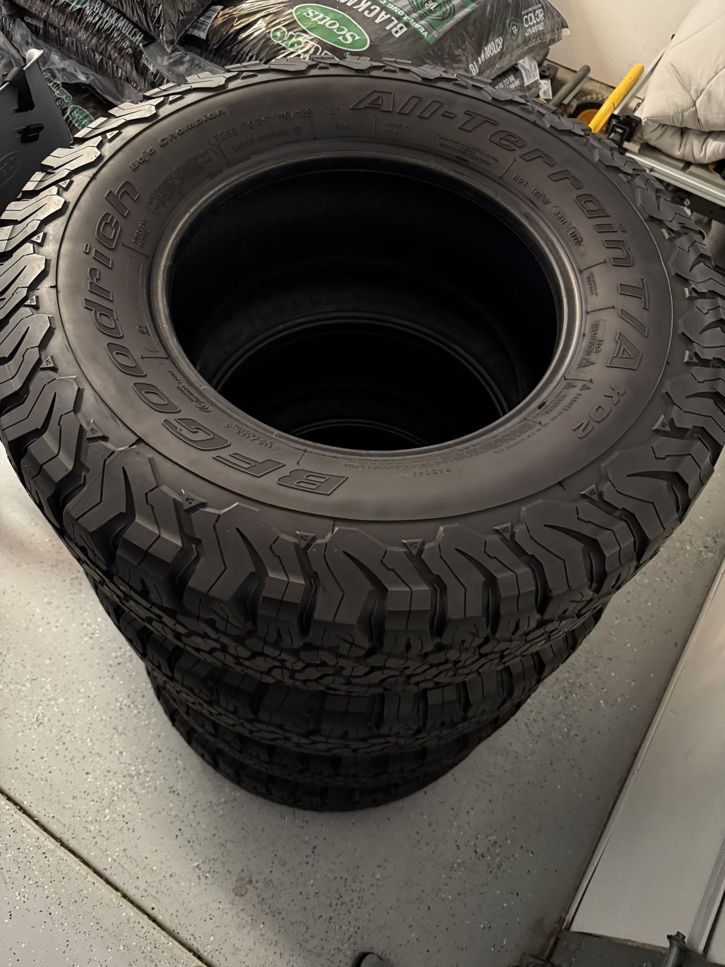 BF Goodrich KO2 285/70R17
