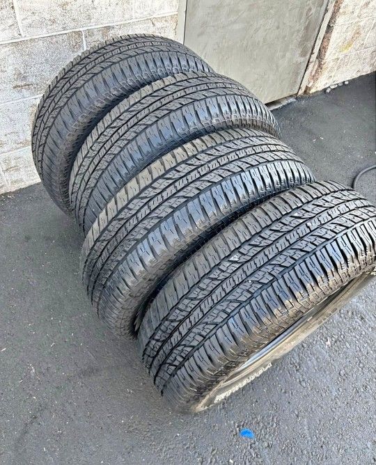 225 65 17 Tires Con 80% De Vida Las 4 De La Marca YOKOHAMA