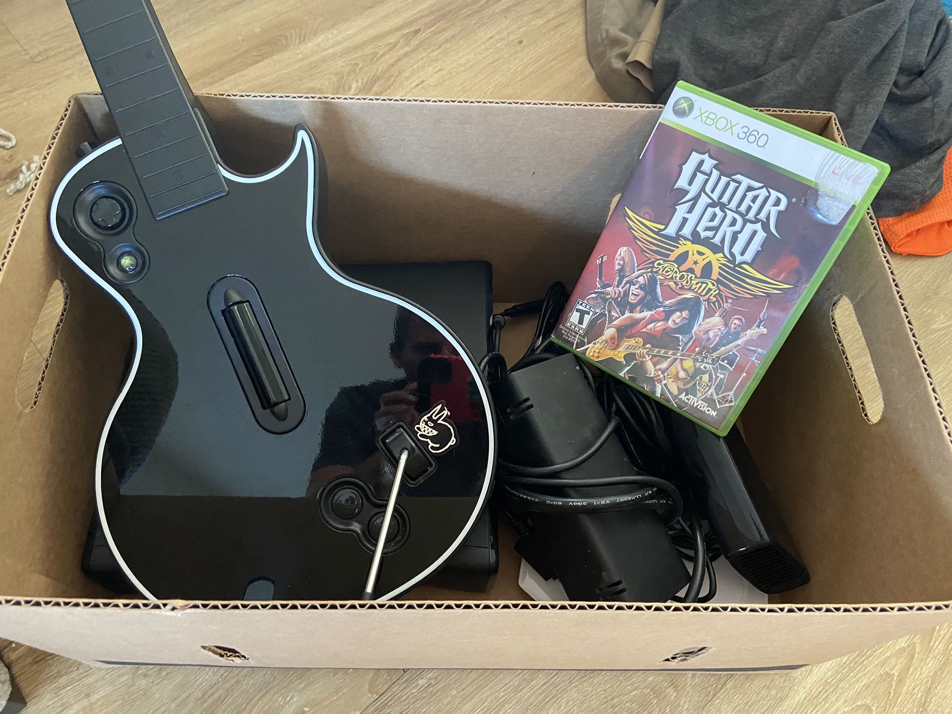 Guitar Hero Xbox 360 Bundle Les Paul Complete