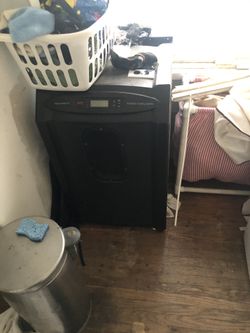 Big Ass Air Conditioner 4 Feet Tall For A Sever Room Works Good