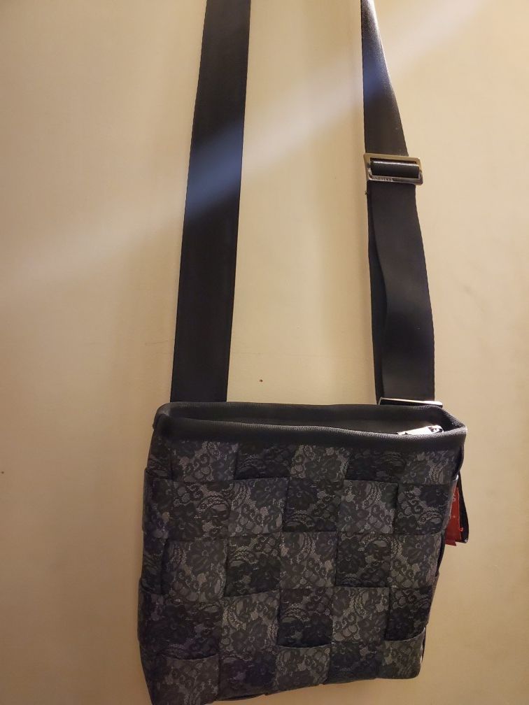 Harveys original seatbelt mini messenger bag