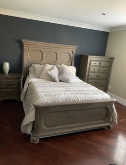 Jerome’s Queen bedroom set
