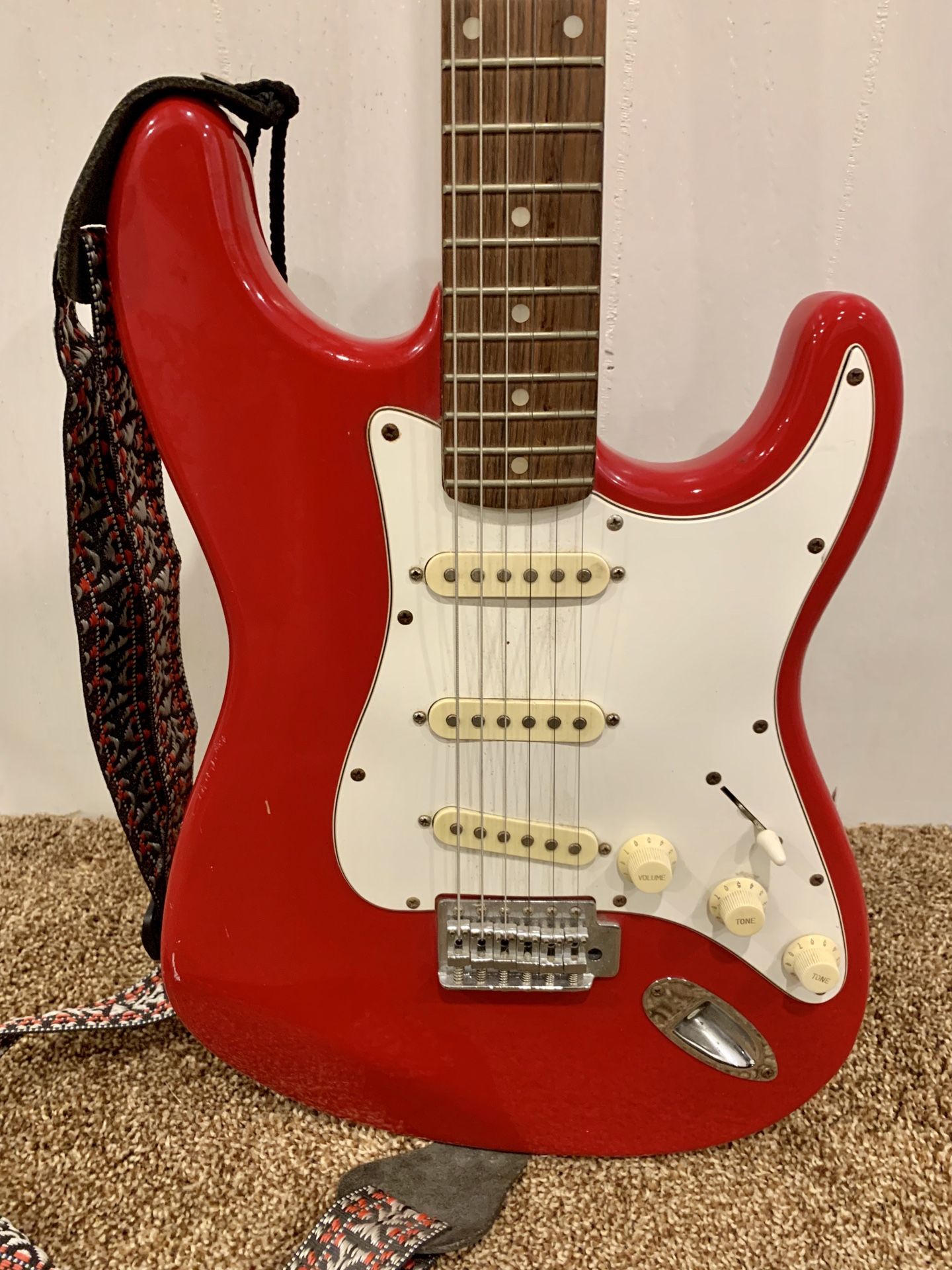 RED BENTLY ELECTRIC GUITAR for Sale in Palmetto, FL OfferUp