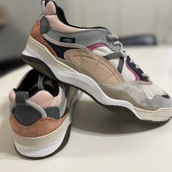 Men’s Size 9.5 Vans Women’s Size 11