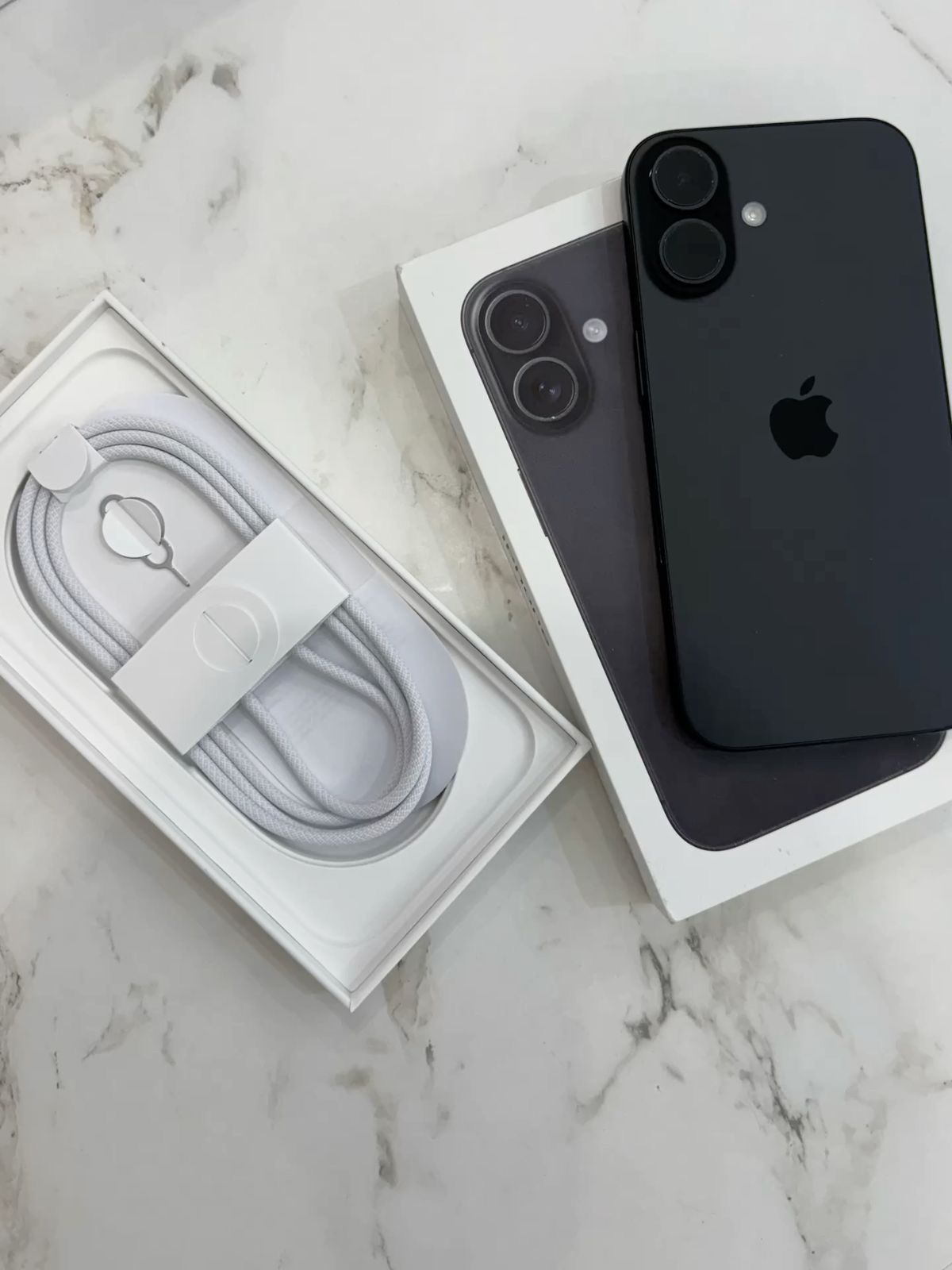 iPhone 16 Black