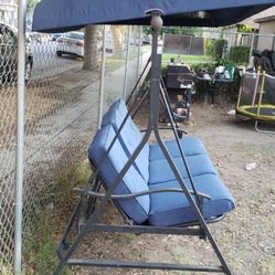 Patio swing $200 cash firm on price free delivery Fresno/clovis