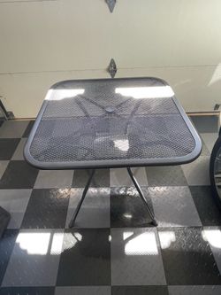Outdoor Table with umbrella space