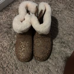 Girls Ugg Size 11