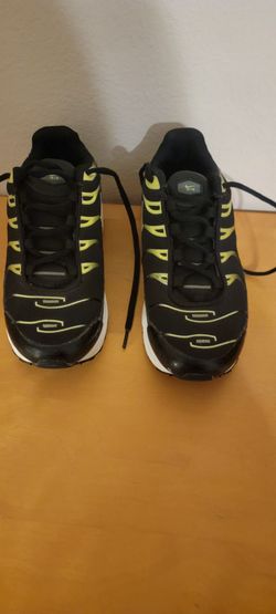 Nike Air Max Plus Black Yellow Sneakers