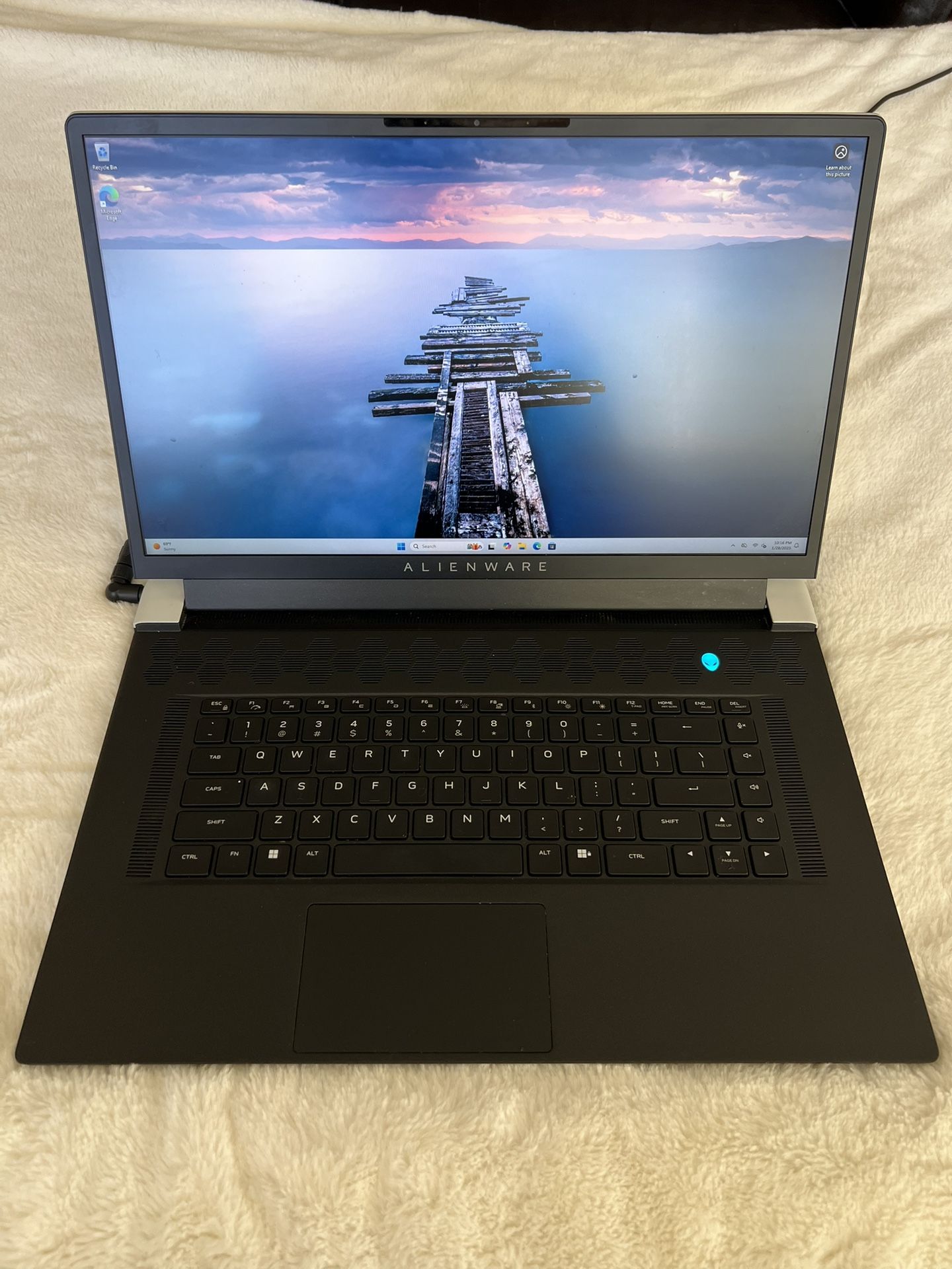 alienware x17 r2 , 12th Gen i9-12900H , 3070 Ti gaming laptop .