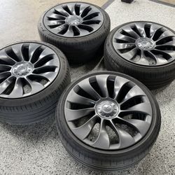 Tesla Model Y Performance Wheels Uberturbine 21”